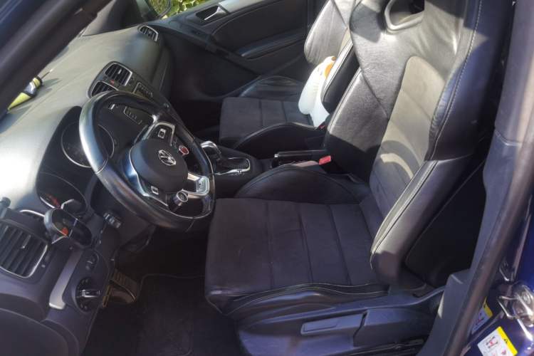 Used Volkswagen Golf 2011 2.0 TSI R Left Front Seat