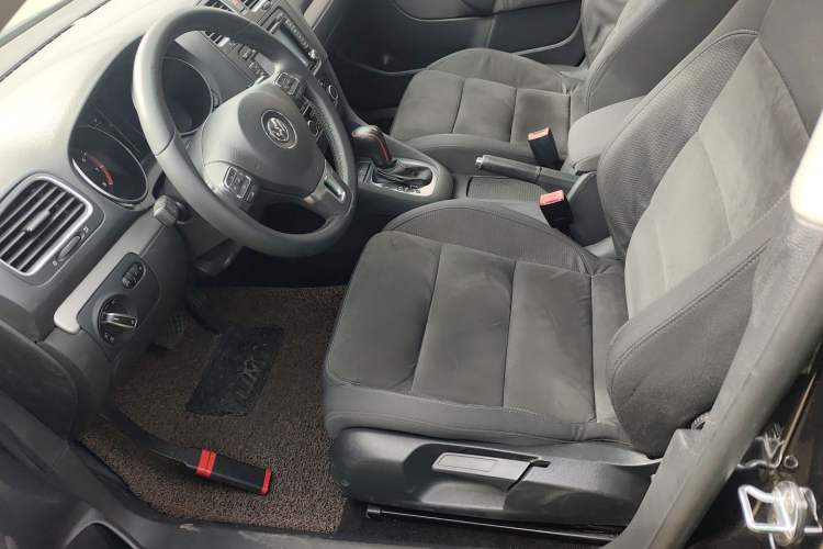 Used Volkswagen Golf 2011 1.4 TSI Comfort Travel Edition Left Front Seat