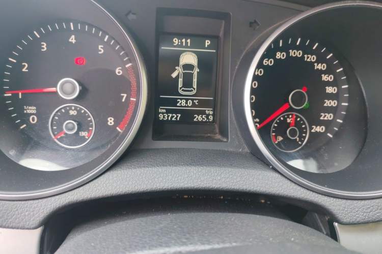 Used Volkswagen Golf 2011 1.4 TSI Luxury Touring Edition Odometer Close Up