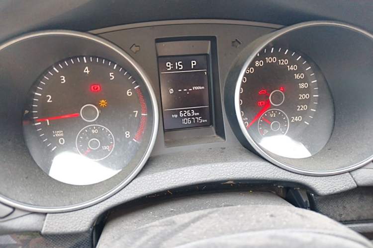 Used Volkswagen Golf 2011 1.6L Automatic Comfort Model Odometer Close Up