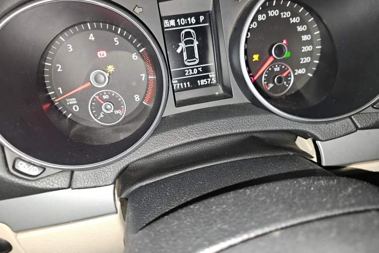 Used Volkswagen Golf 2011 1.4 TSI Luxury Touring Edition Odometer Close Up