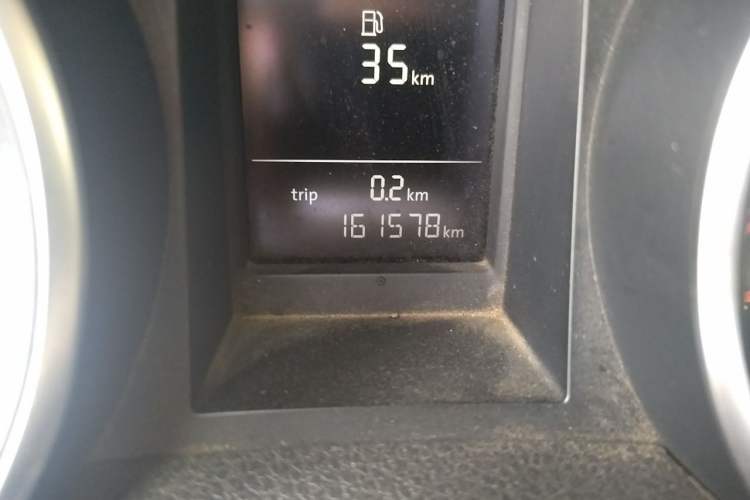 Used Volkswagen Golf 2011 1.6 Manual Comfort Model Odometer Close Up