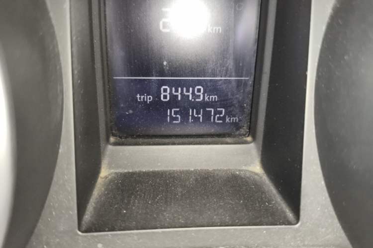 Used Volkswagen Golf 2011 1.6 Manual Comfort Model Odometer Close Up