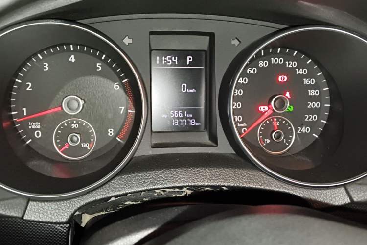 Used Volkswagen Golf 2011 1.4 TSI Automatic Comfort Model Odometer Close Up