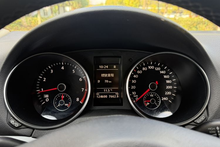 Used Volkswagen Golf 2011 1.4 TSI Luxury Touring Edition Odometer Close Up