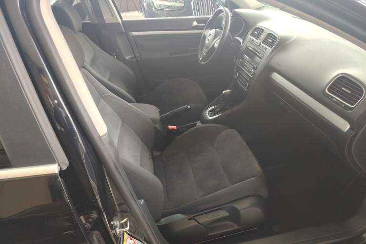 Used Volkswagen Golf 2011 1.4 TSI Comfort Travel Edition Right Front Seat