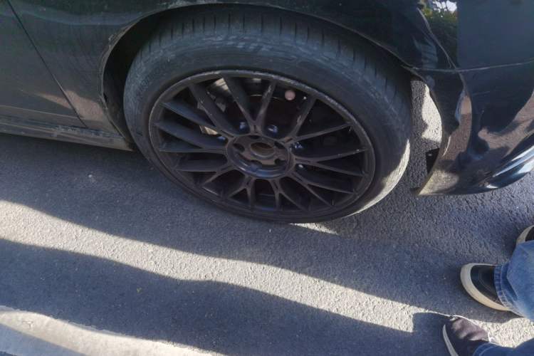 Used Volkswagen Golf 2011 2.0 TSI R Right Front Wheel Hub