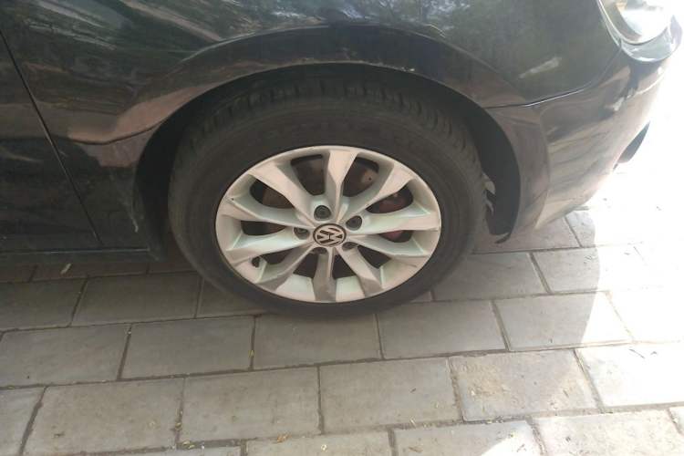 Used Volkswagen Golf 2011 1.6 Manual Comfort Model Right Front Wheel Hub