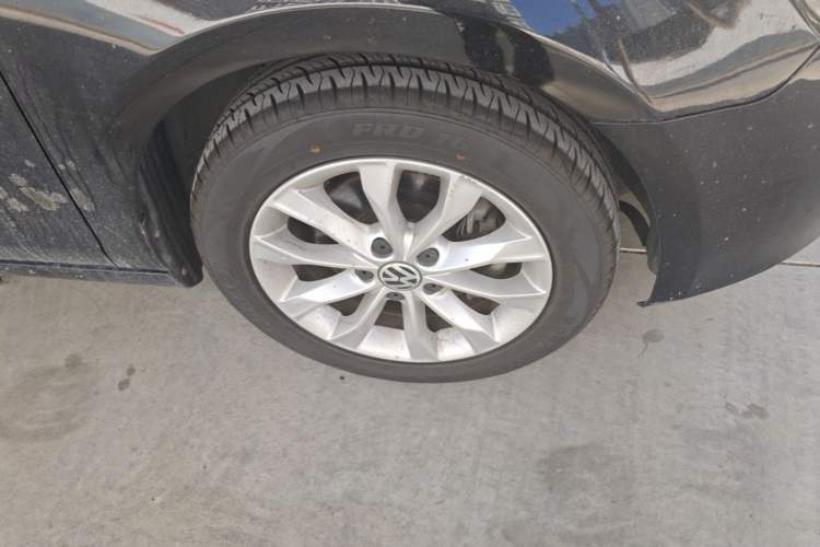 Used Volkswagen Golf 2011 1.4 TSI Automatic Comfort Model Right Front Wheel Hub