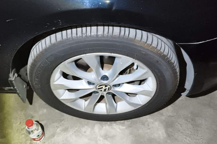 Used Volkswagen Golf 2011 1.4 TSI Automatic Comfort Model Right Front Wheel Hub