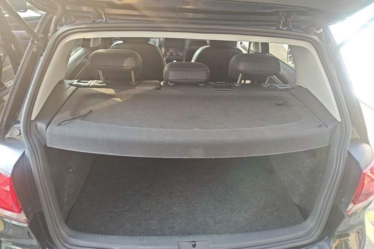 Used Volkswagen Golf 2011 1.6L Automatic Comfort Model Trunk