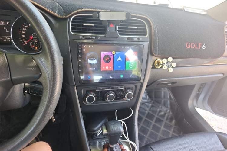 Used Volkswagen Golf 2011 1.6L Automatic Fashion Edition Audio And AC Panel