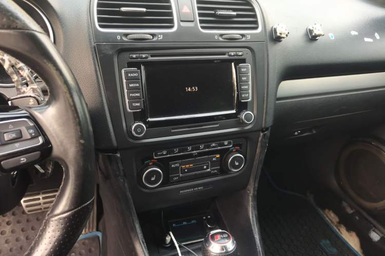 Used Volkswagen Golf 2011 2.0 TSI R Audio And AC Panel