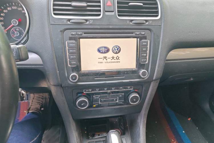 Used Volkswagen Golf 2011 1.4 TSI Automatic Luxury Edition Audio And AC Panel