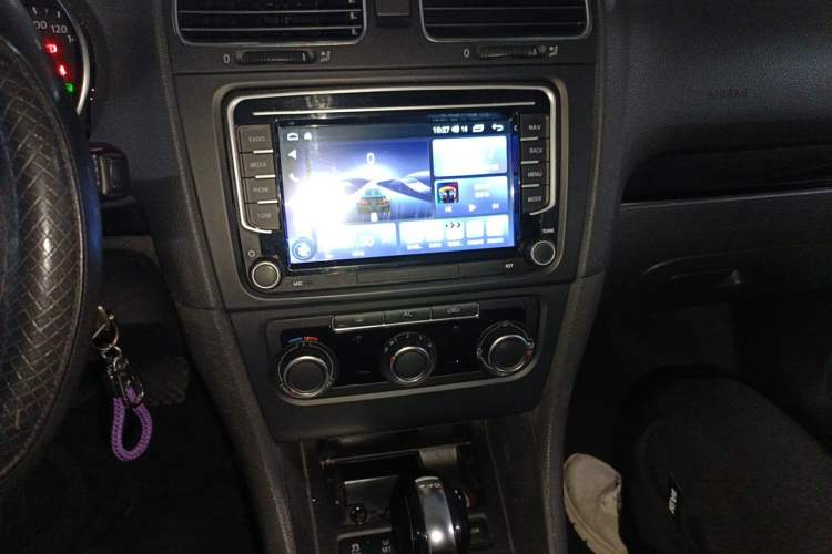 Used Volkswagen Golf 2011 1.6L Automatic Comfort Model Audio And AC Panel
