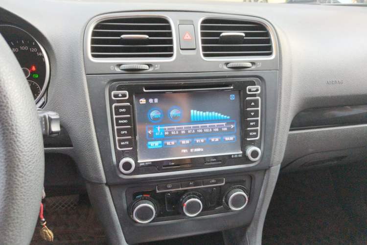 Used Volkswagen Golf 2011 1.6L Automatic Comfort Model Audio And AC Panel