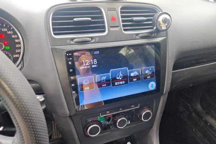 Used Volkswagen Golf 2011 1.4 TSI Automatic Comfort Model Audio And AC Panel