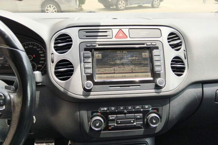 Used Volkswagen Golf 2011 1.4TSI Cross Golf Audio And AC Panel