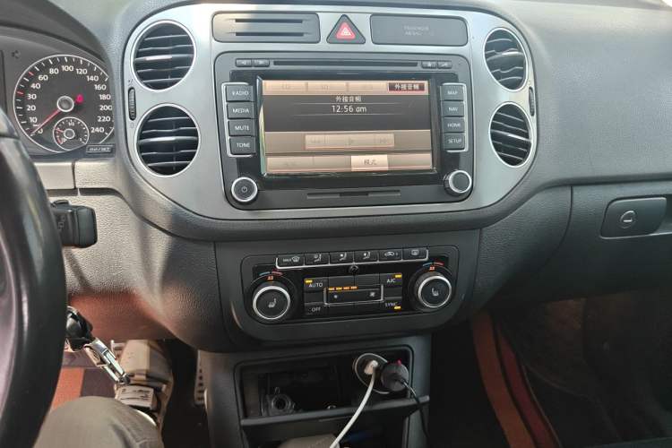 Used Volkswagen Golf 2011 1.4TSI Cross Golf Audio And AC Panel