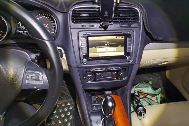 Used Volkswagen Golf 2011 1.4 TSI Automatic Luxury Edition Audio And AC Panel