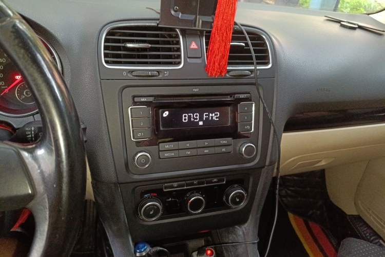 Used Volkswagen Golf 2011 1.4 TSI Manual Comfort Edition Audio And AC Panel
