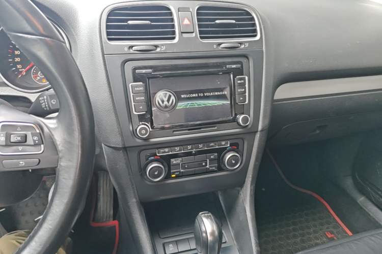 Used Volkswagen Golf 2011 1.4 TSI Automatic Luxury Edition Audio And AC Panel