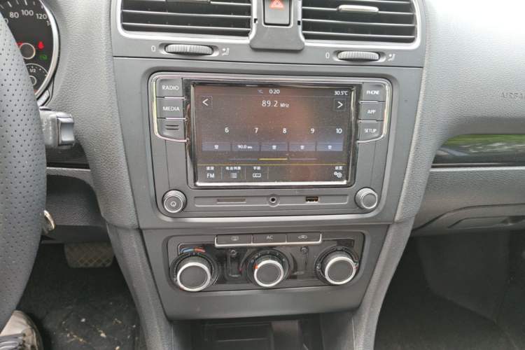 Used Volkswagen Golf 2011 1.4 TSI Automatic Comfort Model Audio And AC Panel