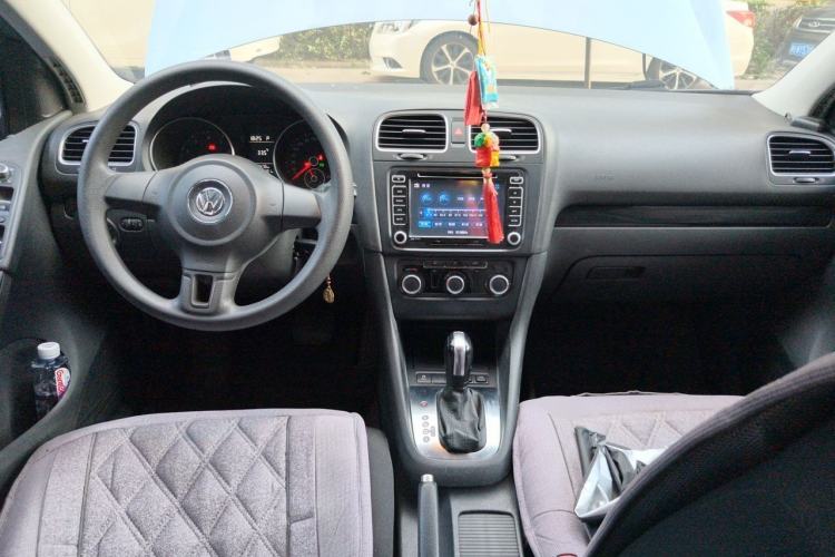 Used Volkswagen Golf 2011 1.6L Automatic Comfort Model Center Console
