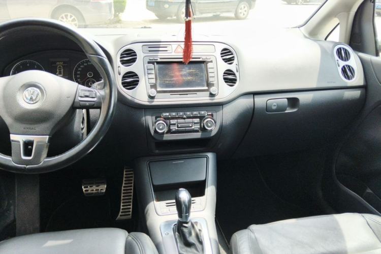 Used Volkswagen Golf 2011 1.4TSI Cross Golf Center Console