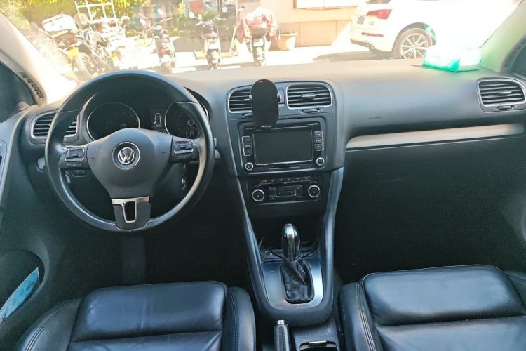 Used Volkswagen Golf 2011 1.4 TSI Automatic Luxury Edition Center Console