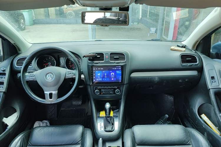 Used Volkswagen Golf 2011 1.4 TSI Automatic Luxury Edition Center Console