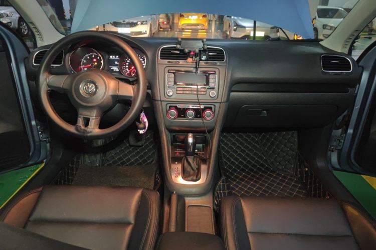 Used Volkswagen Golf 2011 1.6L Automatic Comfort Model Center Console