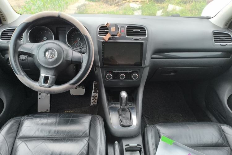 Used Volkswagen Golf 2011 1.4 TSI Automatic Comfort Model Center Console