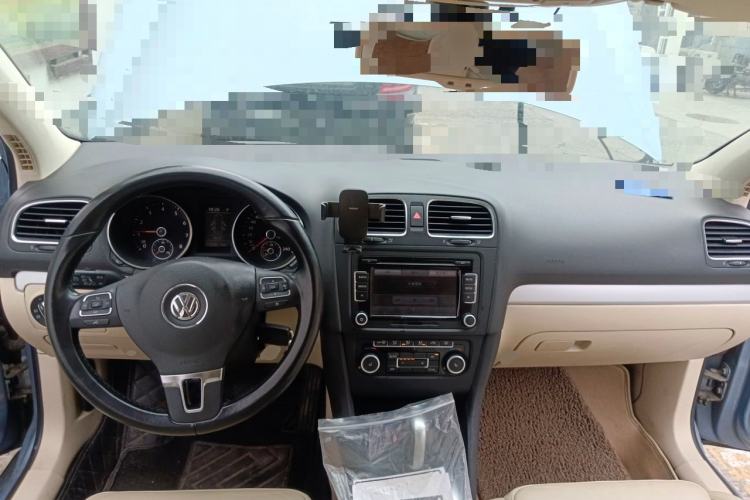 Used Volkswagen Golf 2011 1.4 TSI Automatic Luxury Edition Center Console