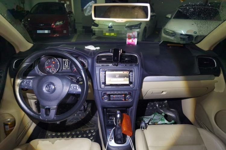 Used Volkswagen Golf 2011 1.4 TSI Automatic Luxury Edition Center Console