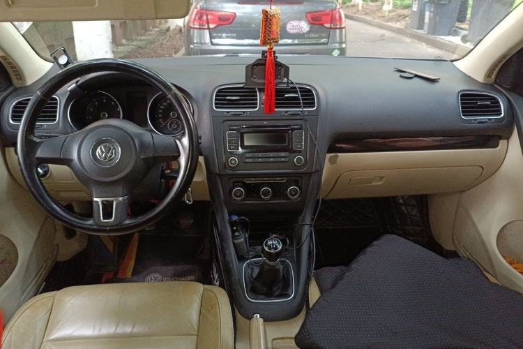 Used Volkswagen Golf 2011 1.4 TSI Manual Comfort Edition Center Console