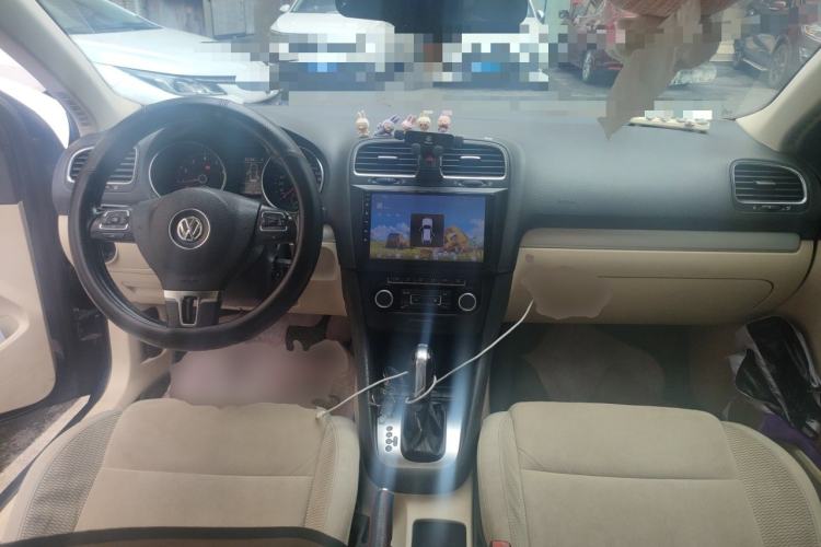 Used Volkswagen Golf 2011 1.4 TSI Comfort Travel Edition Center Console