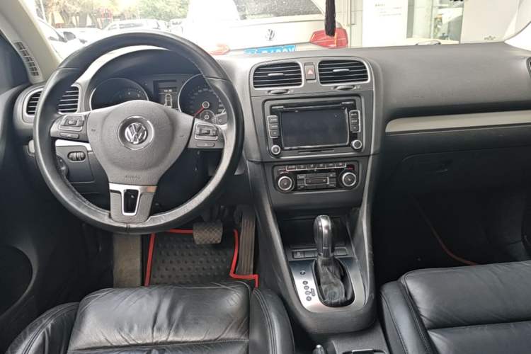 Used Volkswagen Golf 2011 1.4 TSI Automatic Luxury Edition Center Console