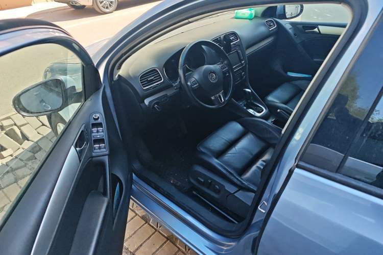 Used Volkswagen Golf 2011 1.4 TSI Automatic Luxury Edition Driver Seat