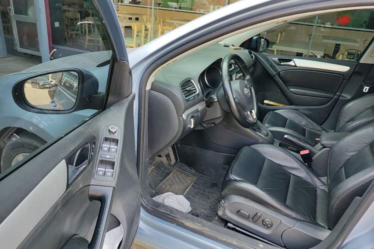 Used Volkswagen Golf 2011 1.4 TSI Automatic Luxury Edition Driver Seat