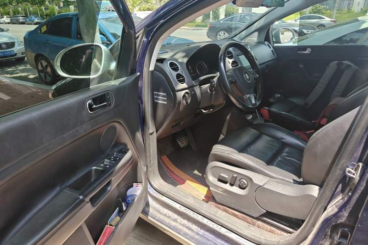 Used Volkswagen Golf 2011 1.4TSI Cross Golf Driver Seat