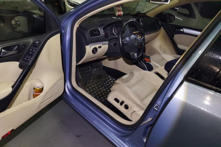 Used Volkswagen Golf 2011 1.4 TSI Automatic Luxury Edition Driver Seat