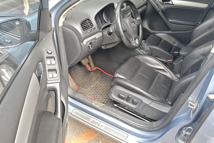 Used Volkswagen Golf 2011 1.4 TSI Automatic Luxury Edition Driver Seat
