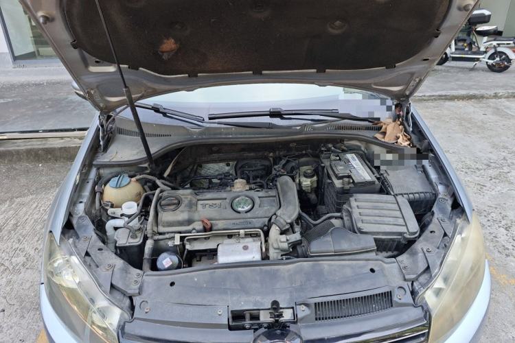 Used Volkswagen Golf 2011 1.4 TSI Automatic Luxury Edition Engine Bay