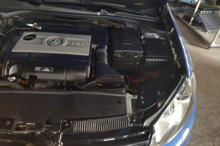 Used Volkswagen Golf 2011 2.0 TSI R Engine Bay Left