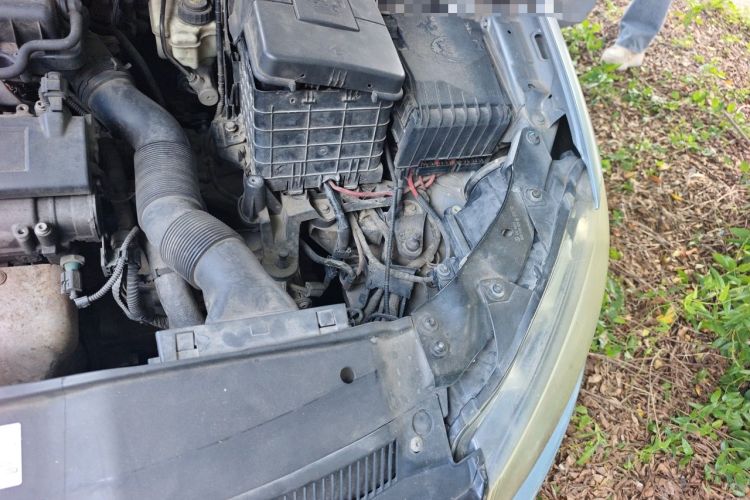 Used Volkswagen Golf 2011 1.6L Automatic Fashion Edition Engine Bay Left