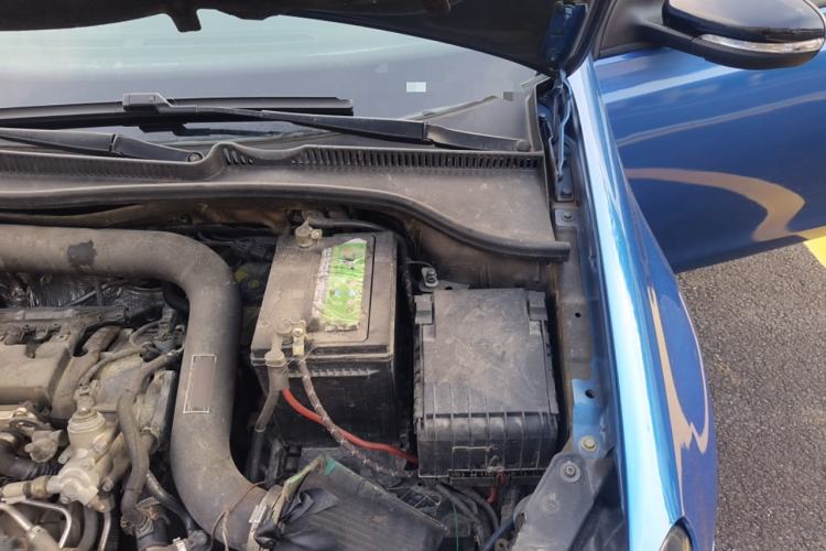 Used Volkswagen Golf 2011 2.0 TSI R Engine Bay Left