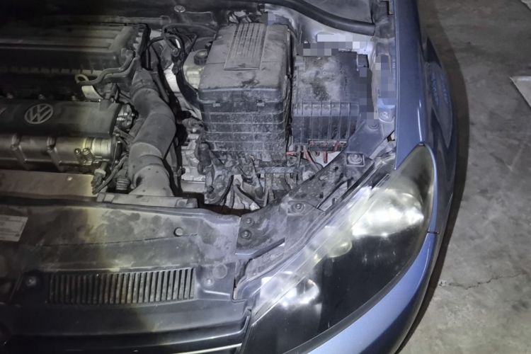 Used Volkswagen Golf 2011 1.6L Automatic Fashion Edition Engine Bay Left