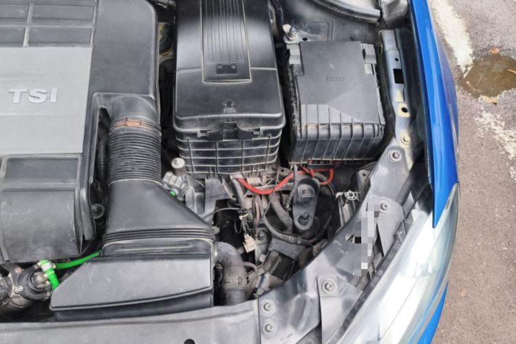 Used Volkswagen Golf 2011 2.0 TSI R Engine Bay Left