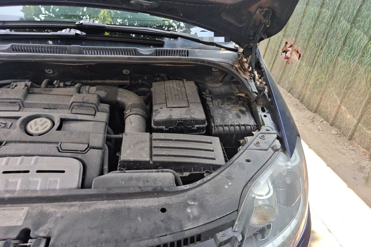 Used Volkswagen Golf 2011 1.4TSI Cross Golf Engine Bay Left